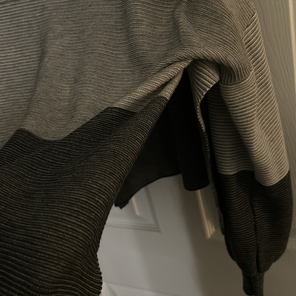 Grey sweater - Picture 5 of 5